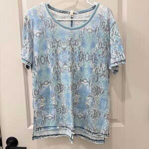 Free People We The Free Blue Snakeskin Tee Side Slits XS Boho Relaxed Fit